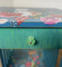 Load image into Gallery viewer, Table - end table, side table