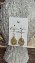 Load and play video in Gallery viewer, Golden Glow Earrings - PCS5
